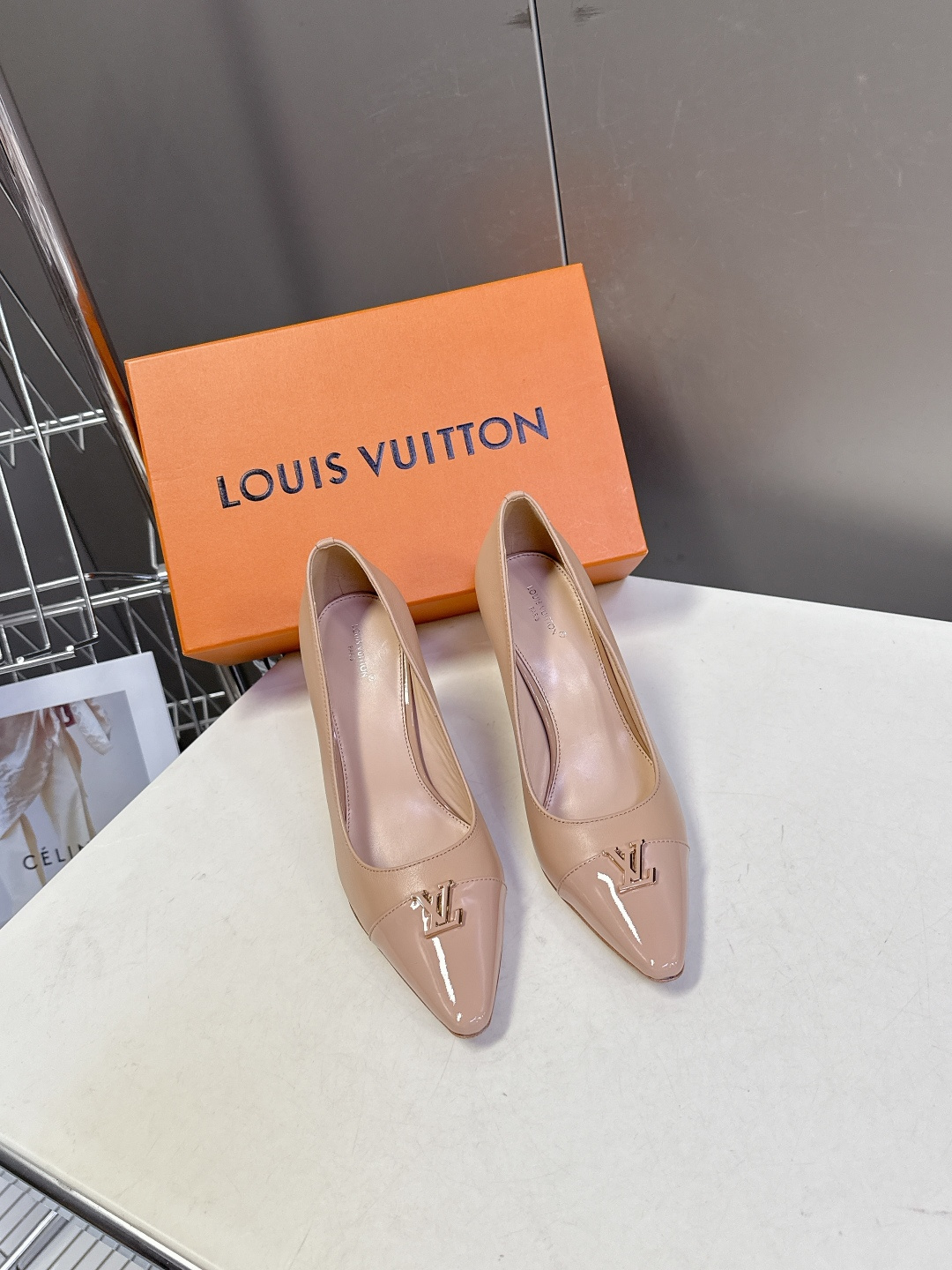 Louis Vuitton 路易威登春夏最新款时装鞋 春夏秀场出镜率最高的一款单品 超多名模上脚 简约大