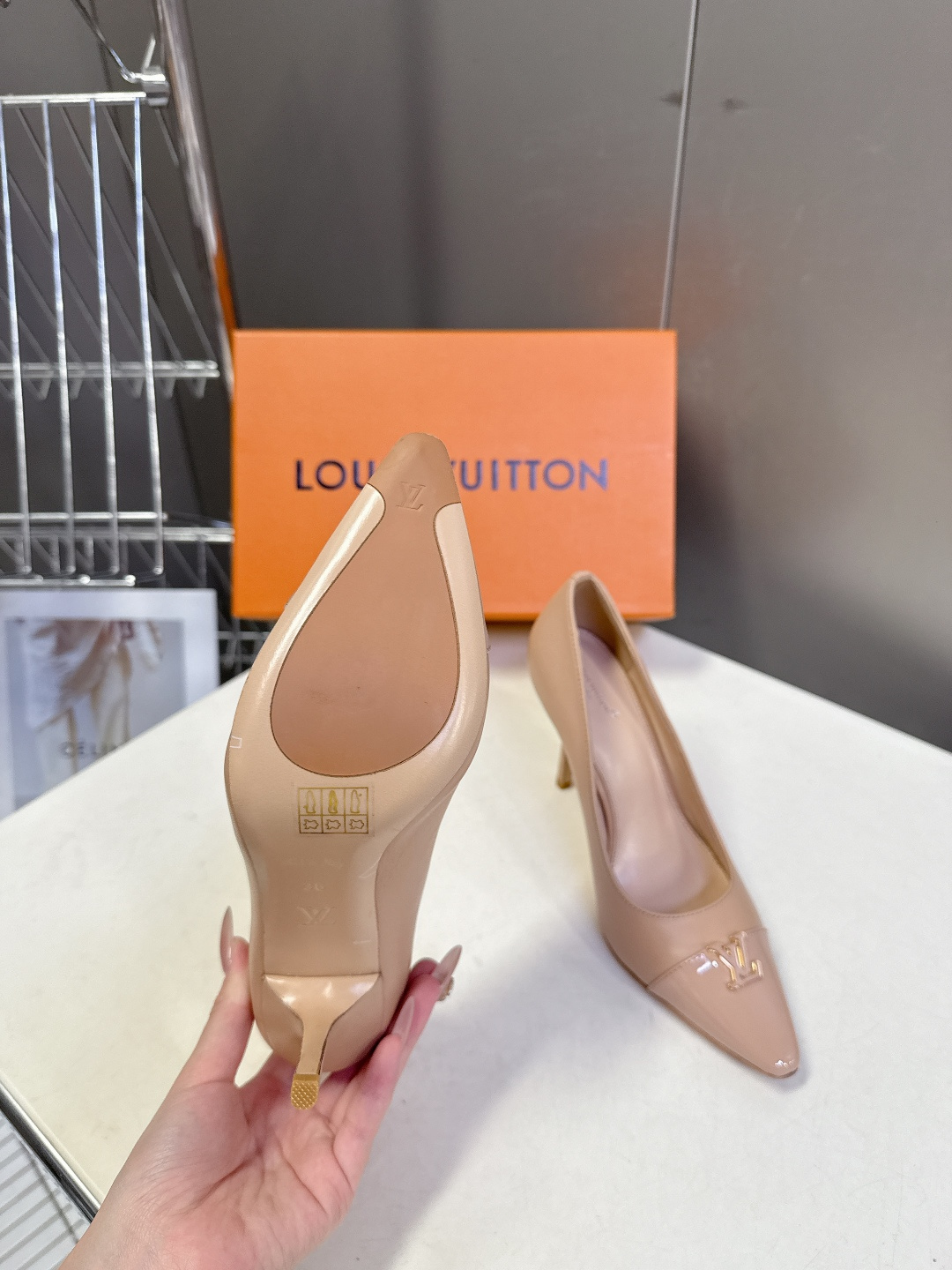 Louis Vuitton 路易威登春夏最新款时装鞋 春夏秀场出镜率最高的一款单品 超多名模上脚 简约大