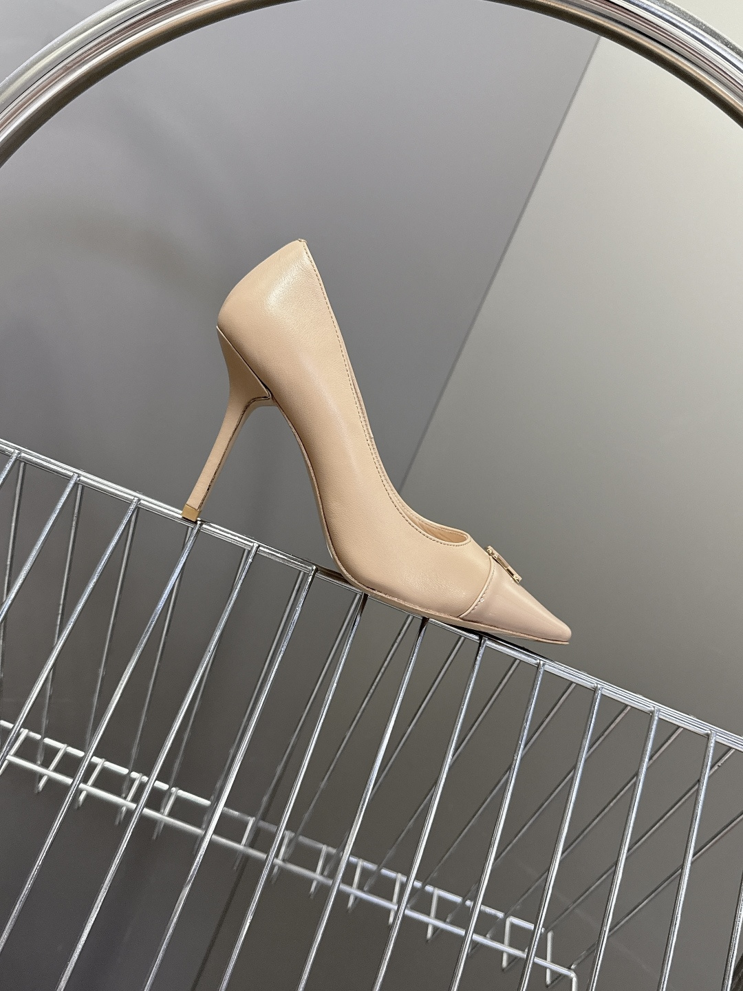 Louis Vuitton 路易威登春夏最新款时装鞋 春夏秀场出镜率最高的一款单品 超多名模上脚 简约大