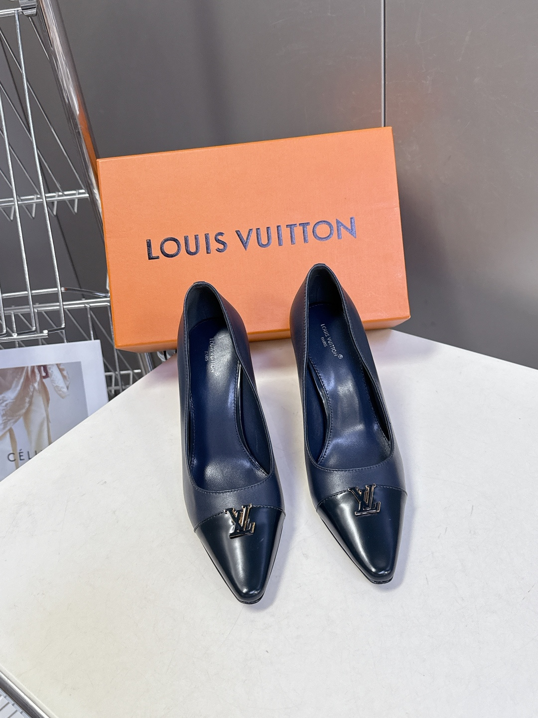 Louis Vuitton 路易威登春夏最新款时装鞋 春夏秀场出镜率最高的一款单品 超多名模上脚 简约大