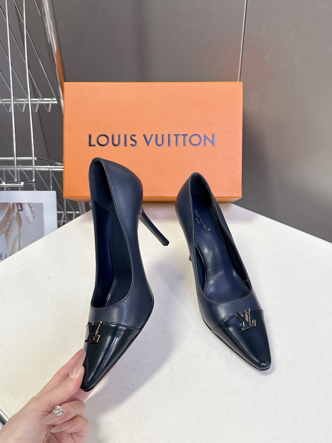 Louis Vuitton 路易威登春夏最新款时装鞋 春夏秀场出镜率最高的一款单品 超多名模上脚 简约大