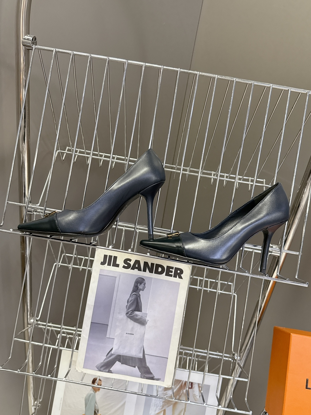 Louis Vuitton 路易威登春夏最新款时装鞋 春夏秀场出镜率最高的一款单品 超多名模上脚 简约大