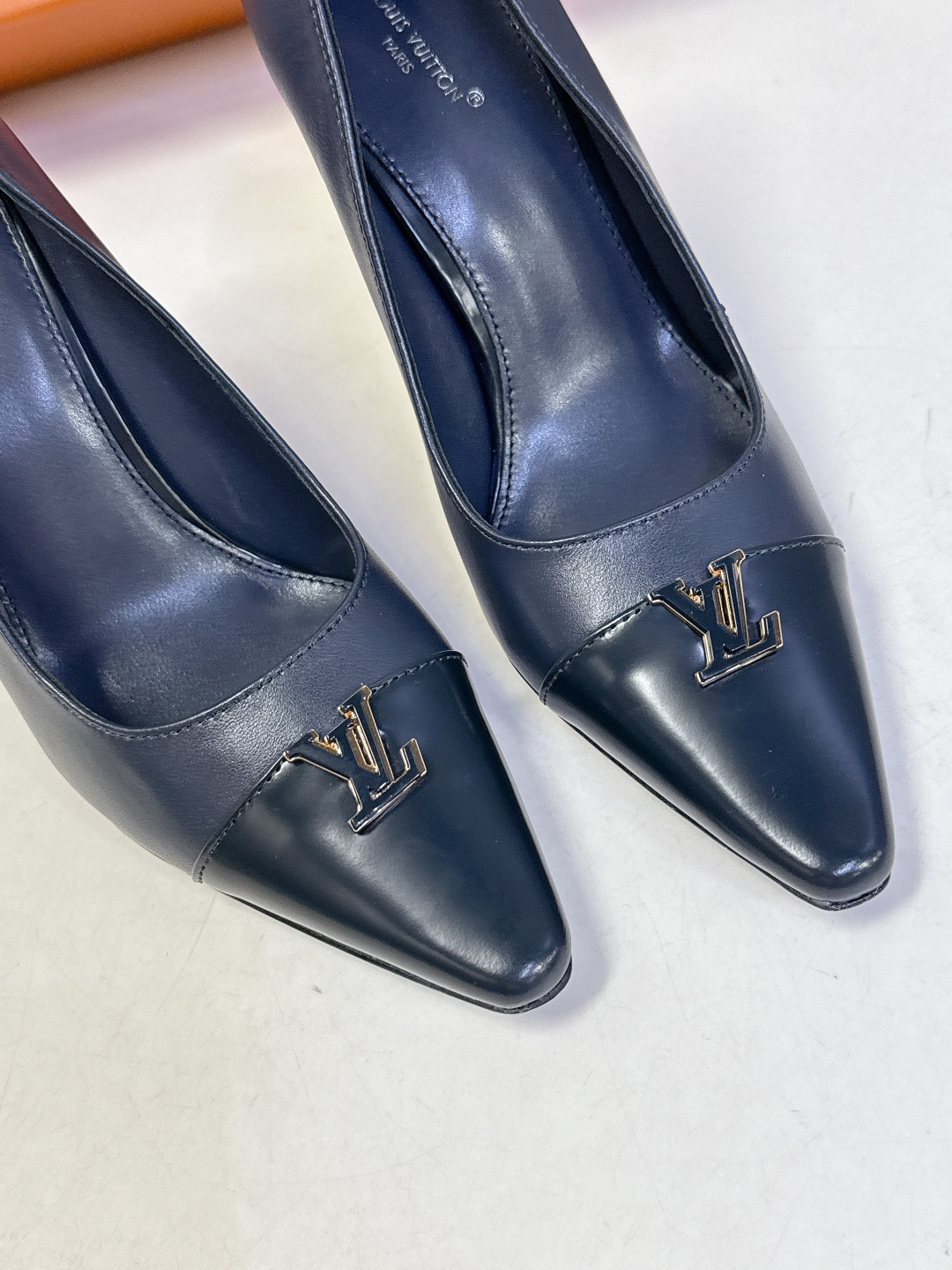 Louis Vuitton 路易威登春夏最新款时装鞋 春夏秀场出镜率最高的一款单品 超多名模上脚 简约大