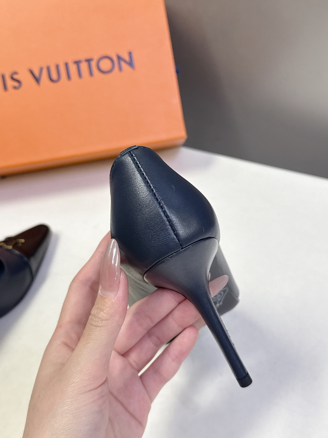 Louis Vuitton 路易威登春夏最新款时装鞋 春夏秀场出镜率最高的一款单品 超多名模上脚 简约大