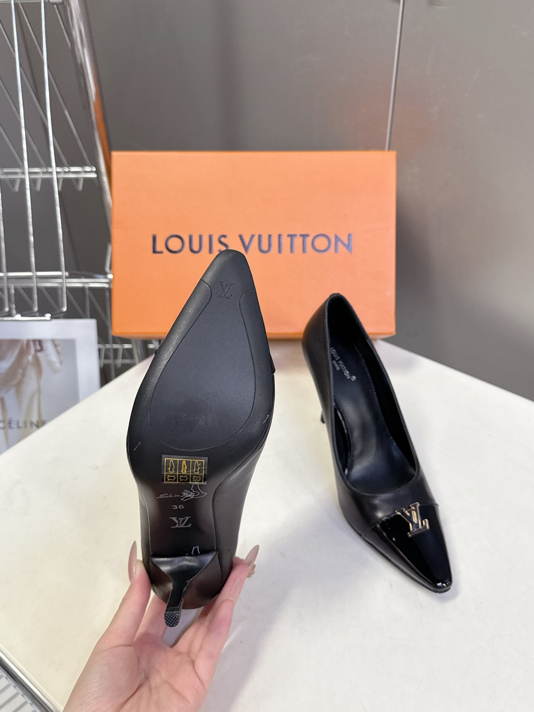 Louis Vuitton 路易威登春夏最新款时装鞋 春夏秀场出镜率最高的一款单品 超多名模上脚 简约大