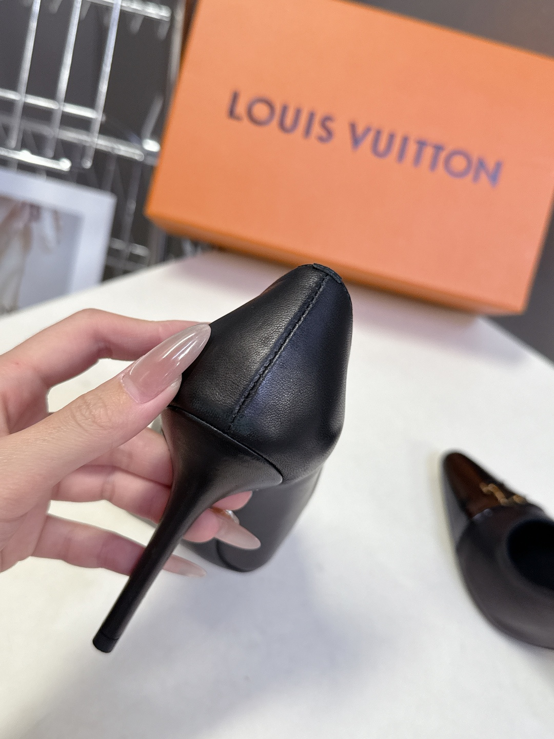 Louis Vuitton 路易威登春夏最新款时装鞋 春夏秀场出镜率最高的一款单品 超多名模上脚 简约大