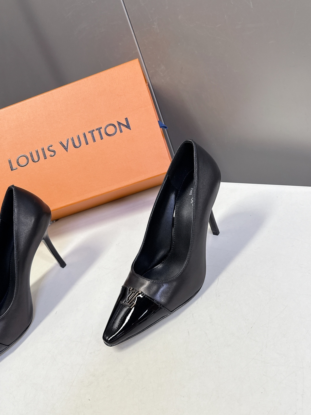 Louis Vuitton 路易威登春夏最新款时装鞋 春夏秀场出镜率最高的一款单品 超多名模上脚 简约大