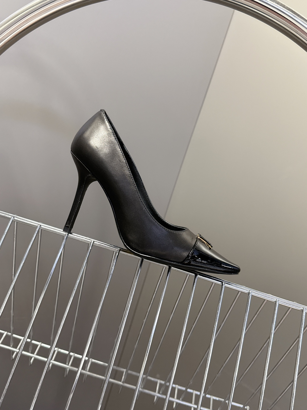 Louis Vuitton 路易威登春夏最新款时装鞋 春夏秀场出镜率最高的一款单品 超多名模上脚 简约大