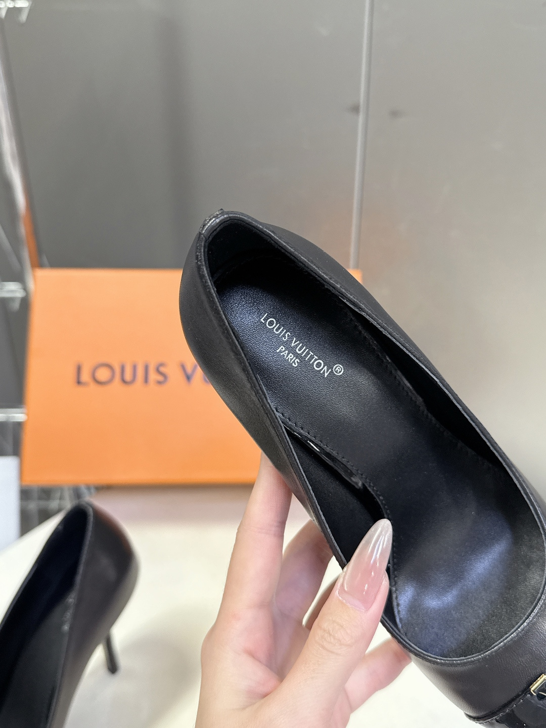 Louis Vuitton 路易威登春夏最新款时装鞋 春夏秀场出镜率最高的一款单品 超多名模上脚 简约大