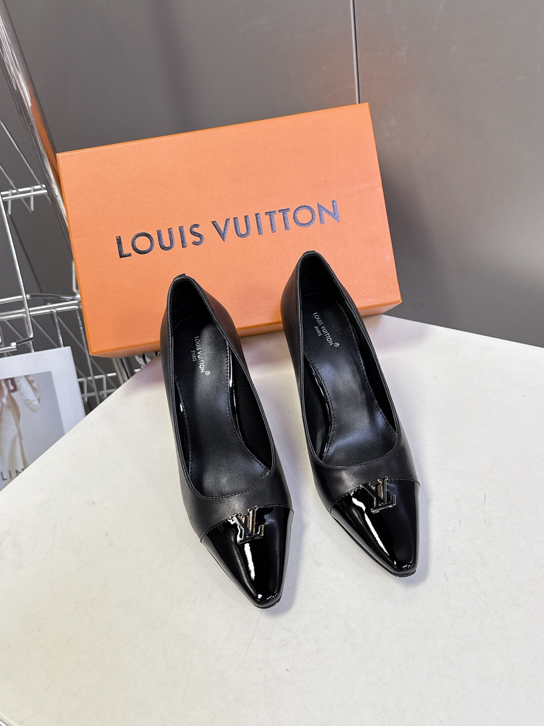 Louis Vuitton 路易威登春夏最新款时装鞋 春夏秀场出镜率最高的一款单品 超多名模上脚 简约大