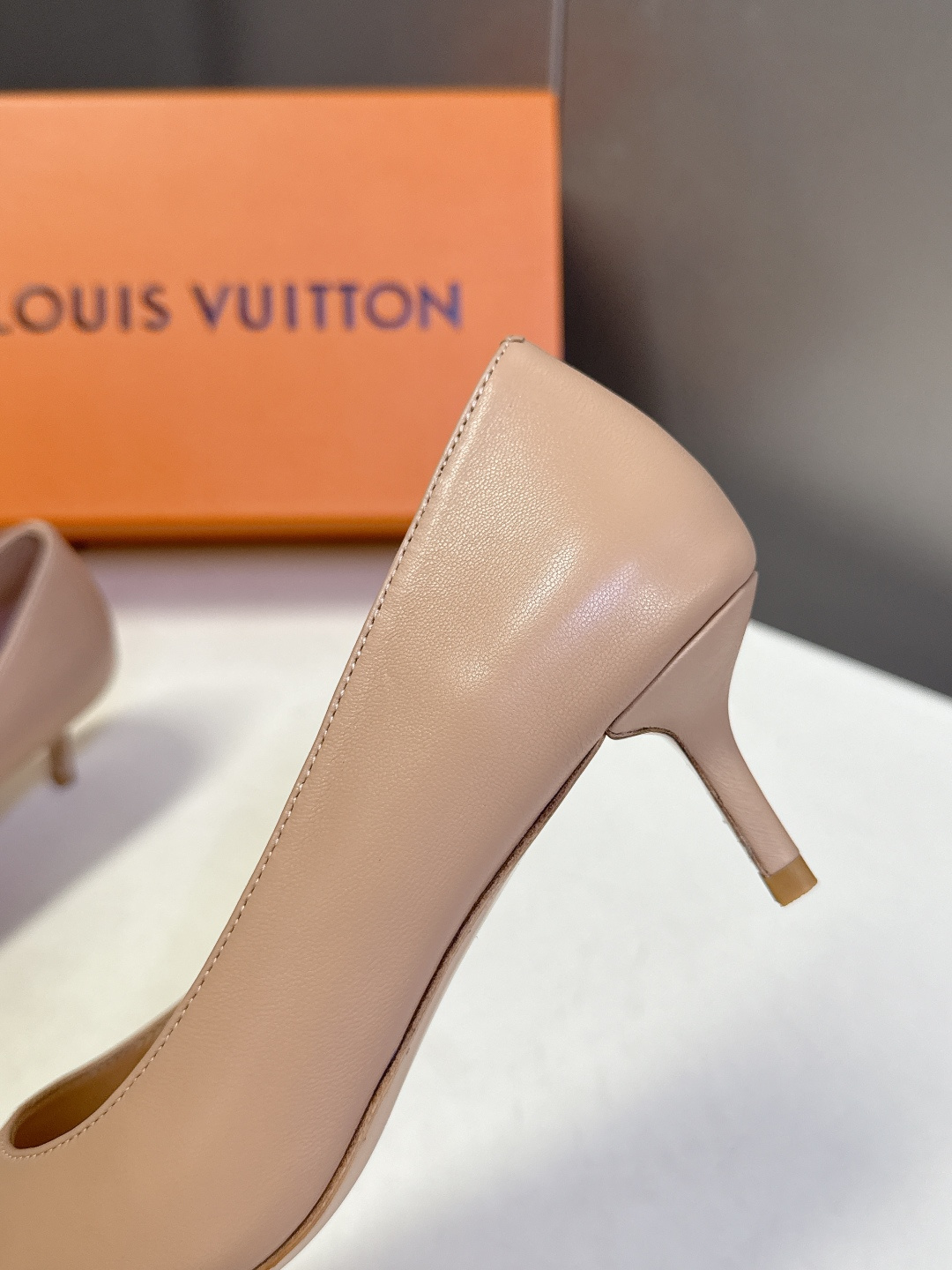 Louis Vuitton 路易威登春夏最新款时装鞋 春夏秀场出镜率最高的一款单品 超多名模上脚 简约大