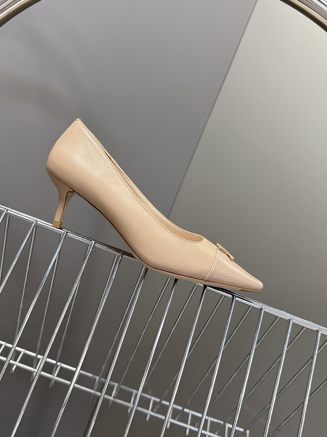 Louis Vuitton 路易威登春夏最新款时装鞋 春夏秀场出镜率最高的一款单品 超多名模上脚 简约大