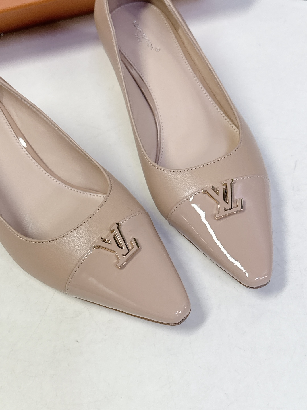 Louis Vuitton 路易威登春夏最新款时装鞋 春夏秀场出镜率最高的一款单品 超多名模上脚 简约大