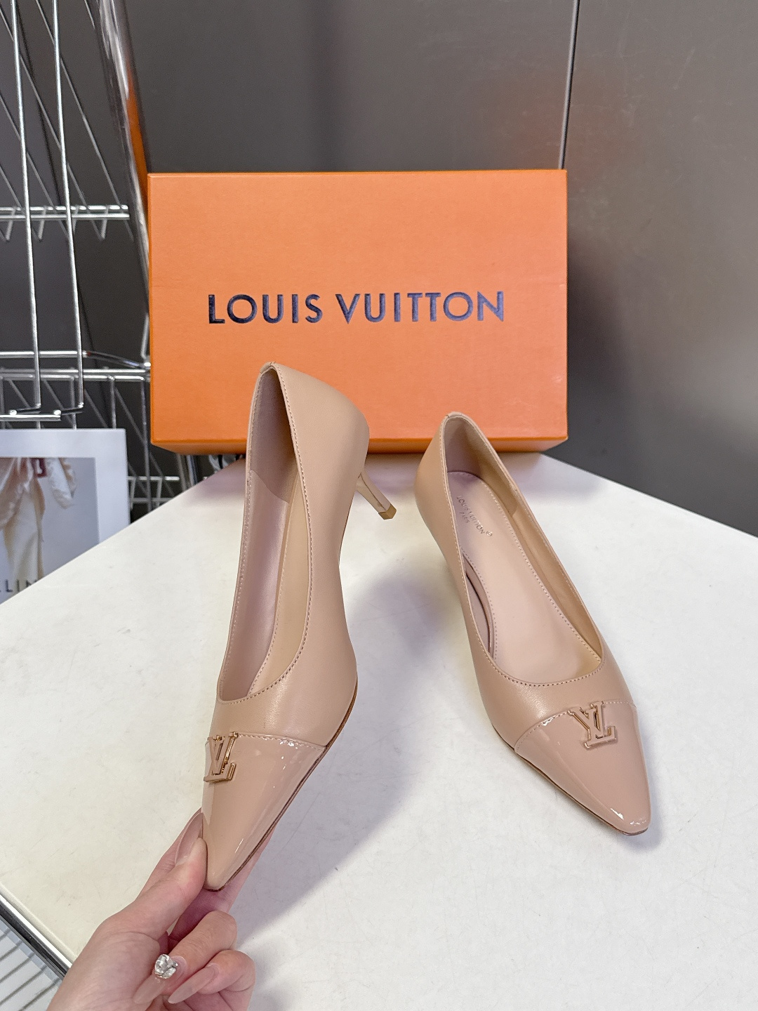 Louis Vuitton 路易威登春夏最新款时装鞋 春夏秀场出镜率最高的一款单品 超多名模上脚 简约大