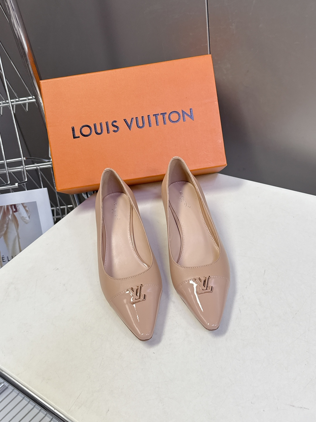 Louis Vuitton 路易威登春夏最新款时装鞋 春夏秀场出镜率最高的一款单品 超多名模上脚 简约大