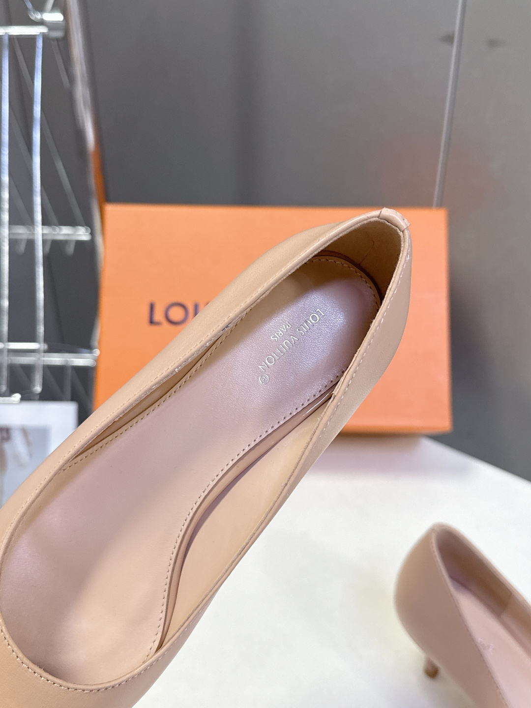 Louis Vuitton 路易威登春夏最新款时装鞋 春夏秀场出镜率最高的一款单品 超多名模上脚 简约大