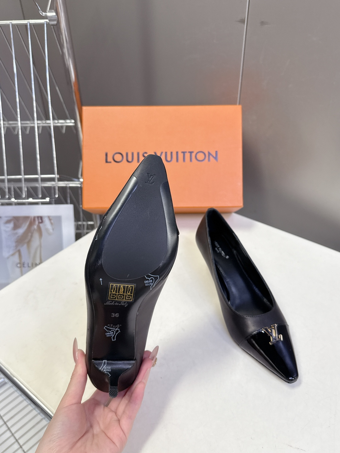 Louis Vuitton 路易威登春夏最新款时装鞋 春夏秀场出镜率最高的一款单品 超多名模上脚 简约大