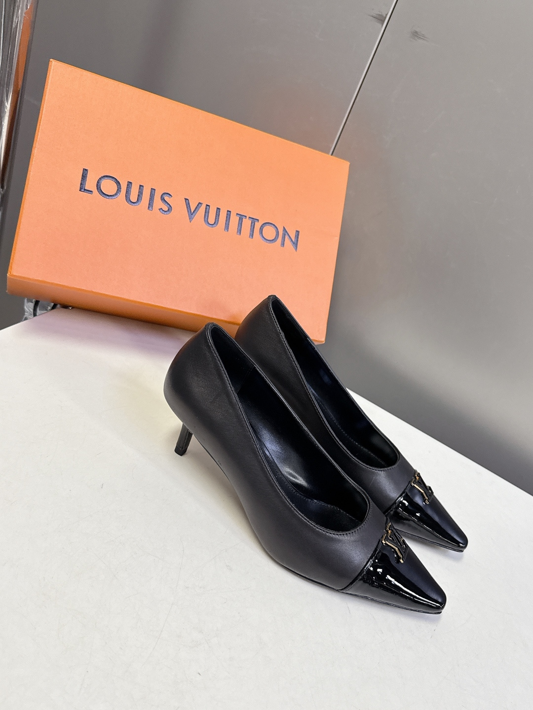 Louis Vuitton 路易威登春夏最新款时装鞋 春夏秀场出镜率最高的一款单品 超多名模上脚 简约大