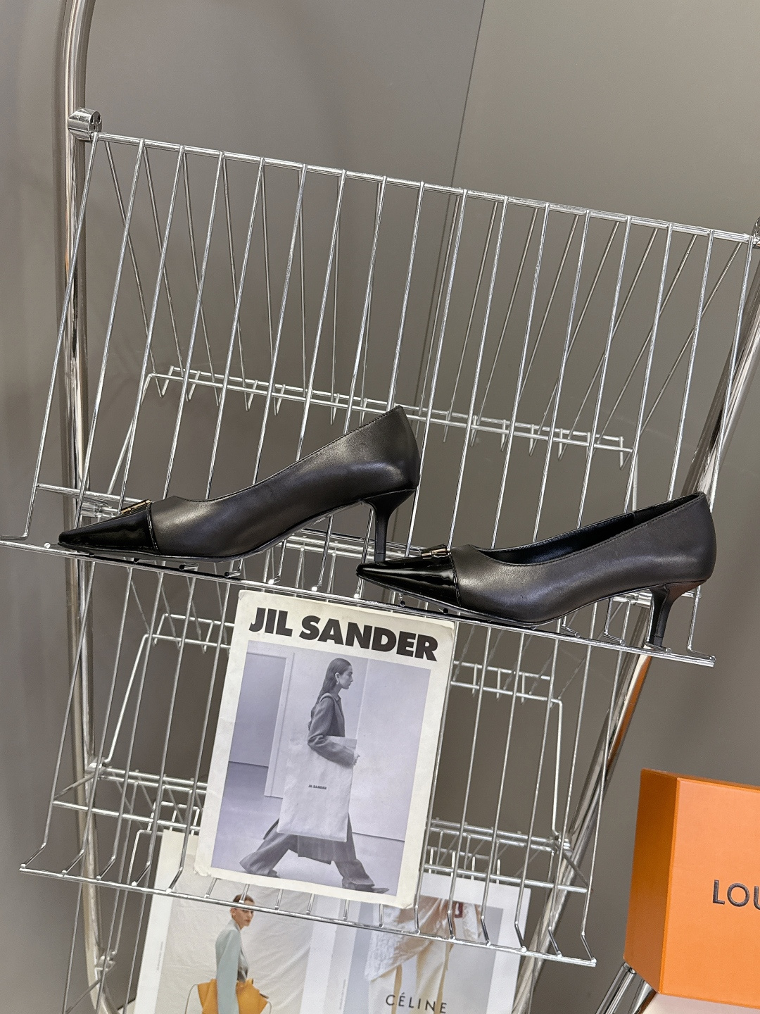 Louis Vuitton 路易威登春夏最新款时装鞋 春夏秀场出镜率最高的一款单品 超多名模上脚 简约大