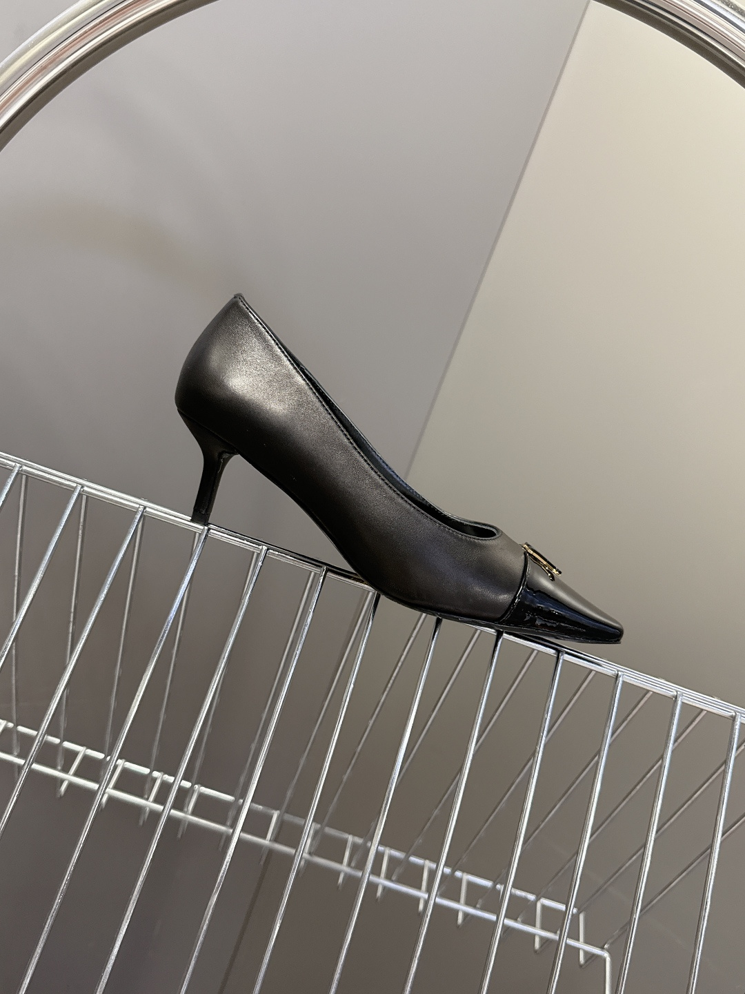 Louis Vuitton 路易威登春夏最新款时装鞋 春夏秀场出镜率最高的一款单品 超多名模上脚 简约大