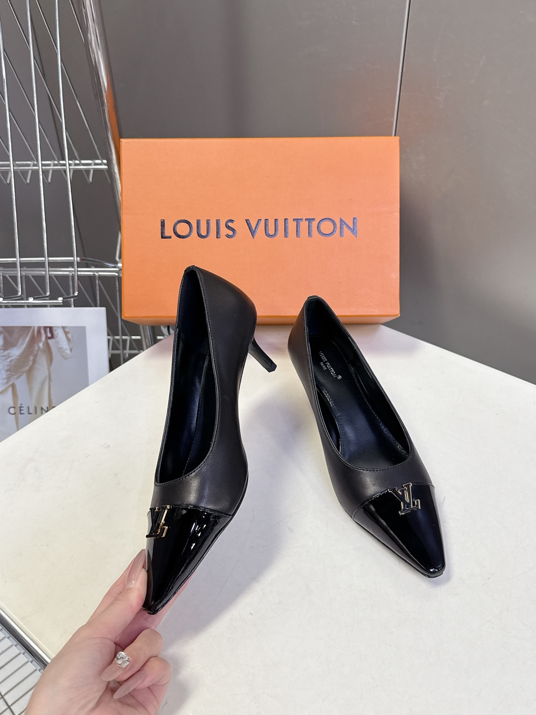 Louis Vuitton 路易威登春夏最新款时装鞋 春夏秀场出镜率最高的一款单品 超多名模上脚 简约大