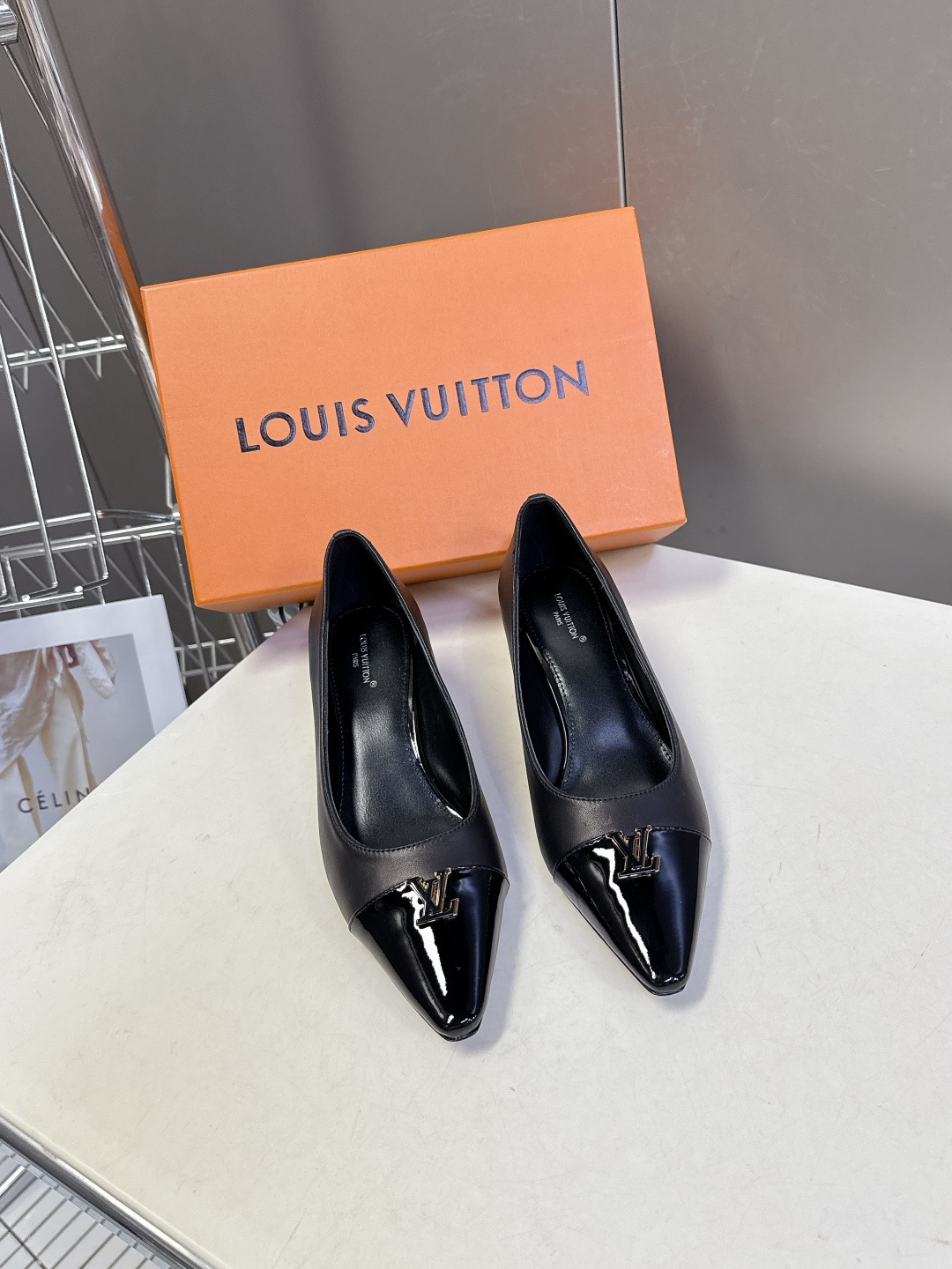 Louis Vuitton 路易威登春夏最新款时装鞋 春夏秀场出镜率最高的一款单品 超多名模上脚 简约大