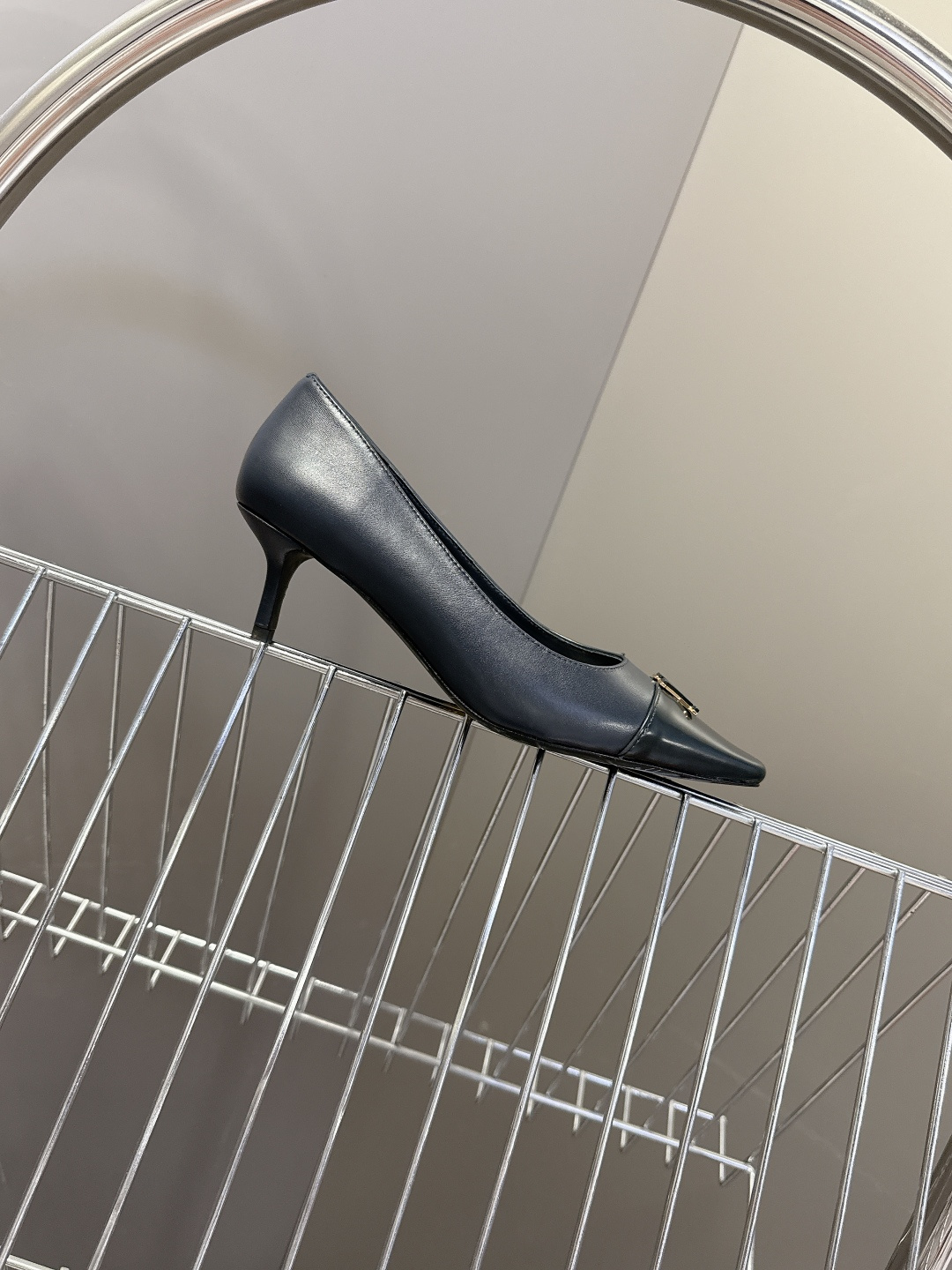 Louis Vuitton 路易威登春夏最新款时装鞋 春夏秀场出镜率最高的一款单品 超多名模上脚 简约大