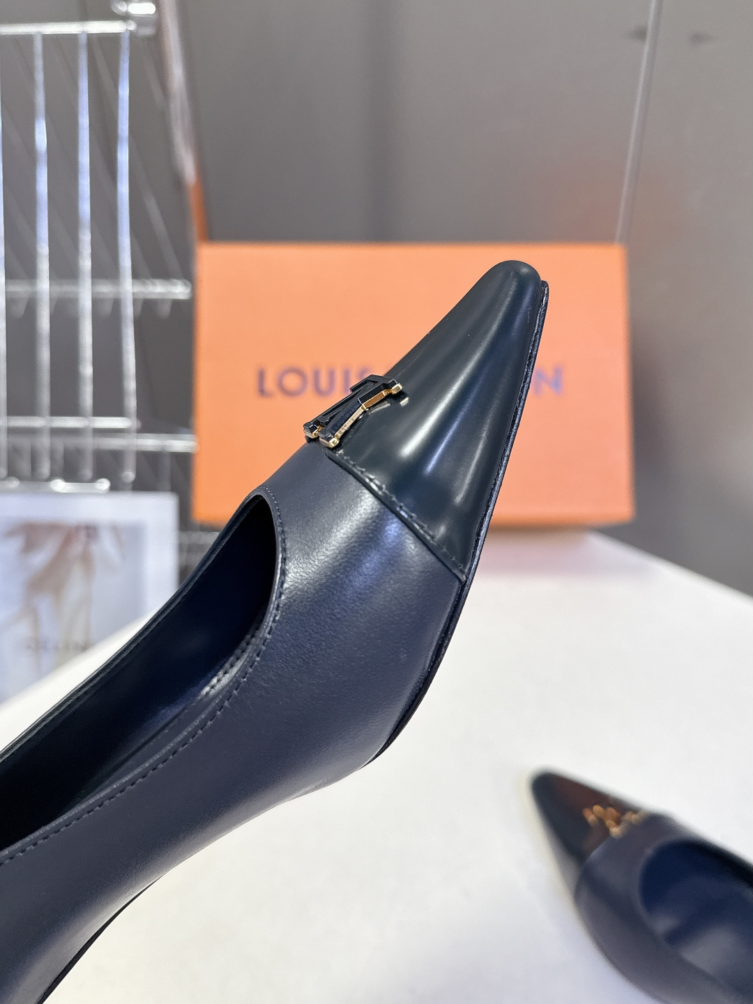 Louis Vuitton 路易威登春夏最新款时装鞋 春夏秀场出镜率最高的一款单品 超多名模上脚 简约大