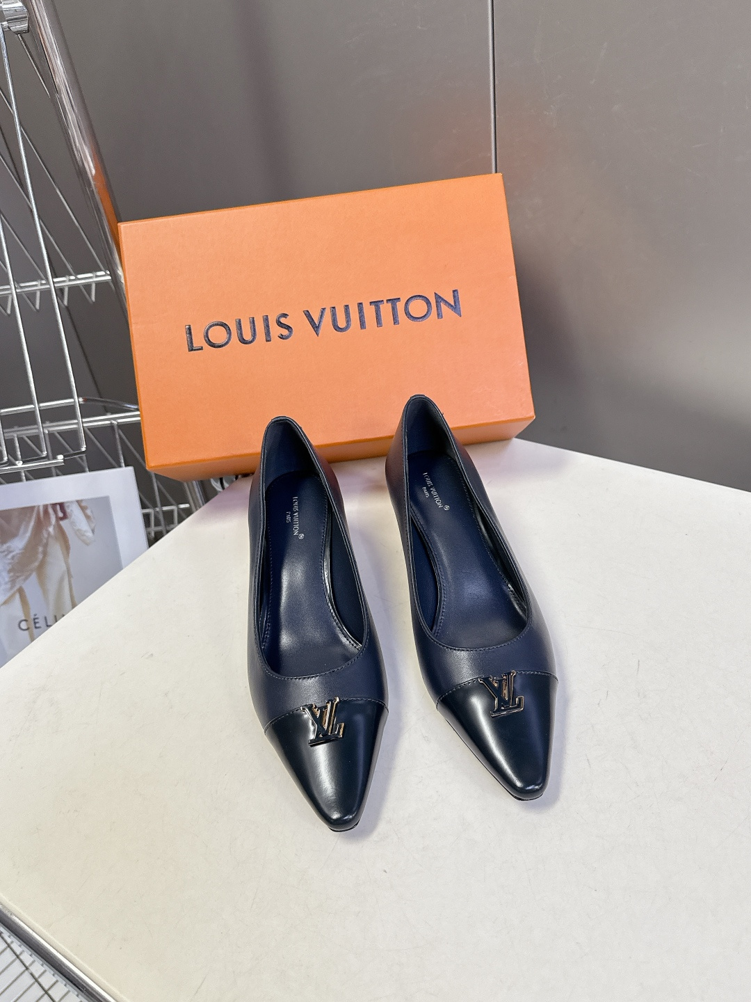 Louis Vuitton 路易威登春夏最新款时装鞋 春夏秀场出镜率最高的一款单品 超多名模上脚 简约大