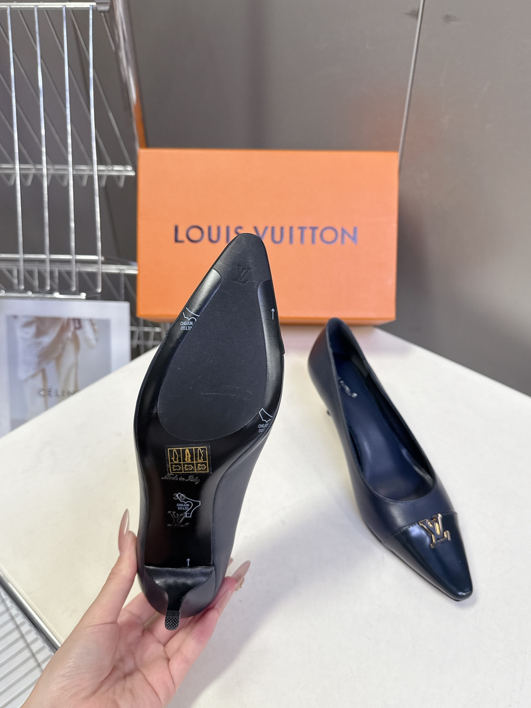 Louis Vuitton 路易威登春夏最新款时装鞋 春夏秀场出镜率最高的一款单品 超多名模上脚 简约大