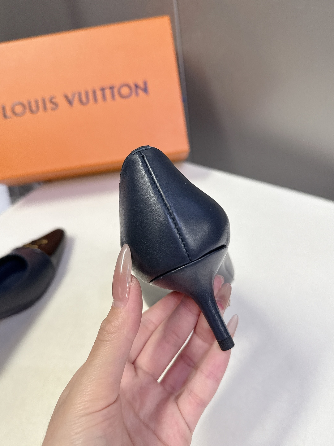 Louis Vuitton 路易威登春夏最新款时装鞋 春夏秀场出镜率最高的一款单品 超多名模上脚 简约大