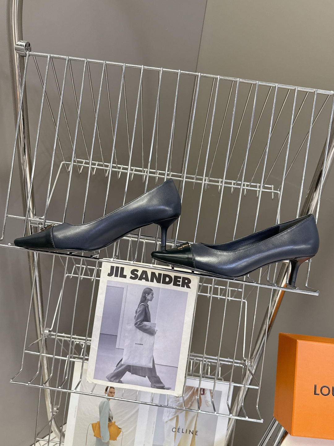 Louis Vuitton 路易威登春夏最新款时装鞋 春夏秀场出镜率最高的一款单品 超多名模上脚 简约大