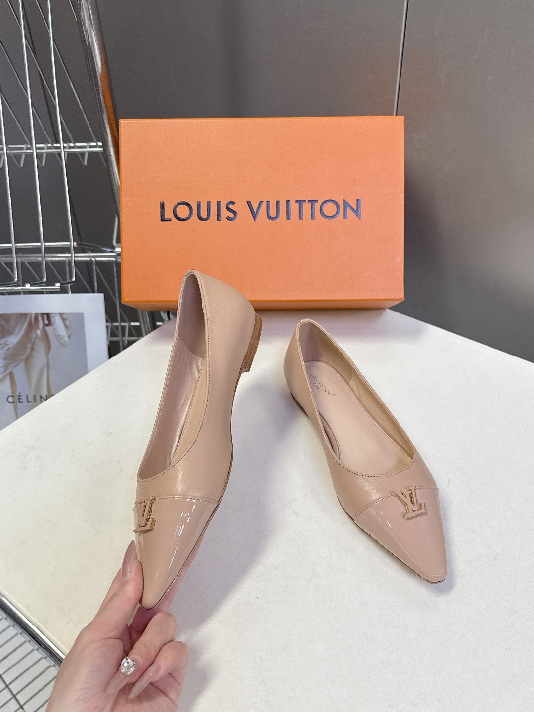 Louis Vuitton 路易威登春夏最新款时装鞋 春夏秀场出镜率最高的一款单品 超多名模上脚 简约大