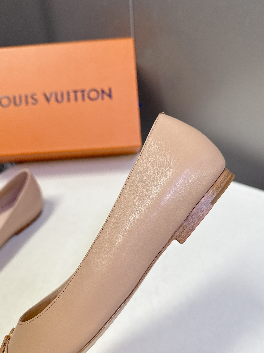 Louis Vuitton 路易威登春夏最新款时装鞋 春夏秀场出镜率最高的一款单品 超多名模上脚 简约大