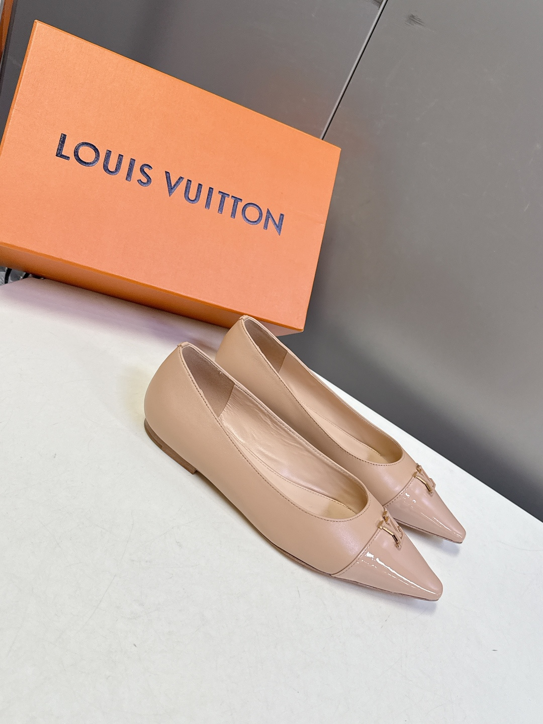 Louis Vuitton 路易威登春夏最新款时装鞋 春夏秀场出镜率最高的一款单品 超多名模上脚 简约大