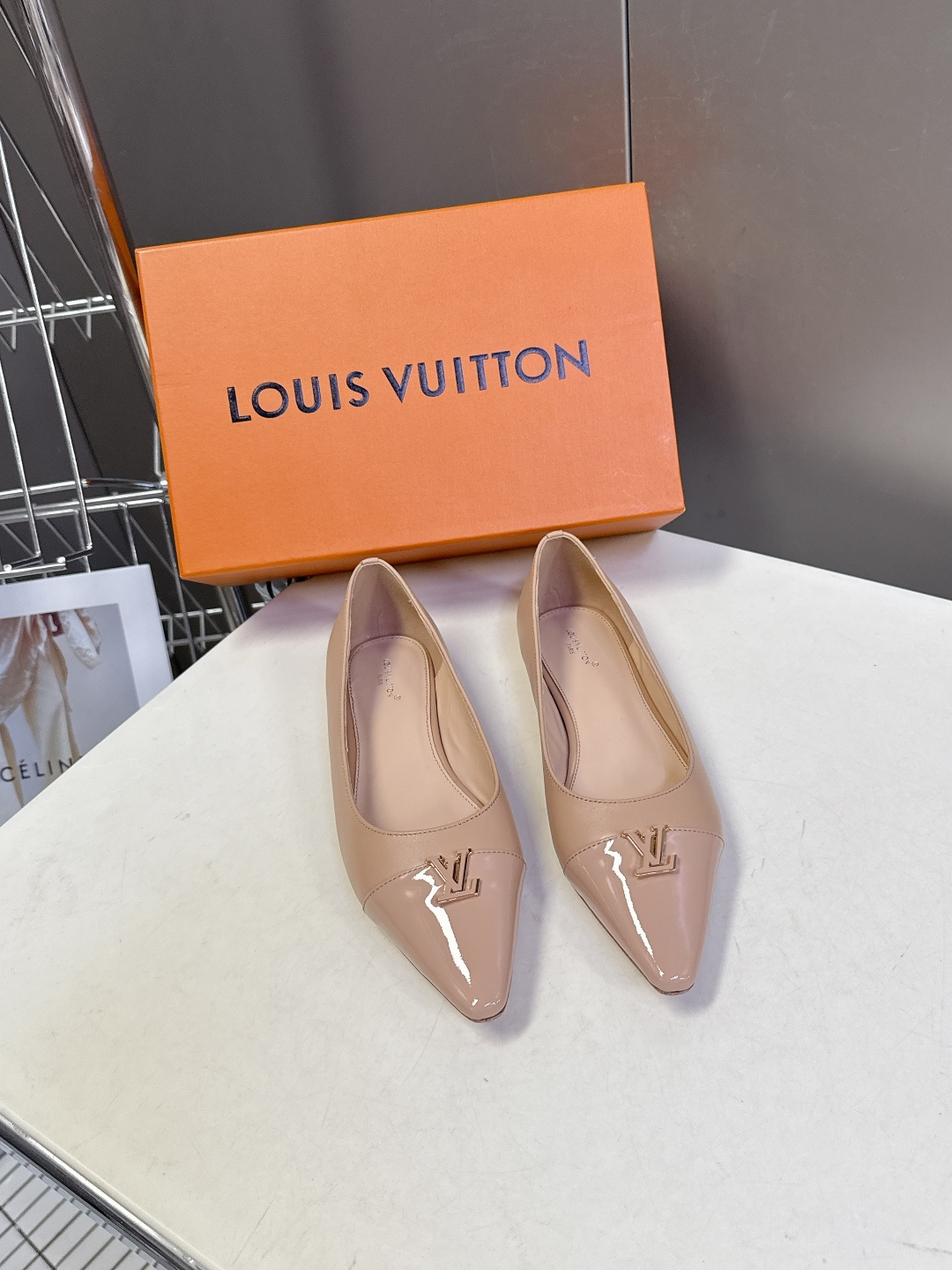 Louis Vuitton 路易威登春夏最新款时装鞋 春夏秀场出镜率最高的一款单品 超多名模上脚 简约大