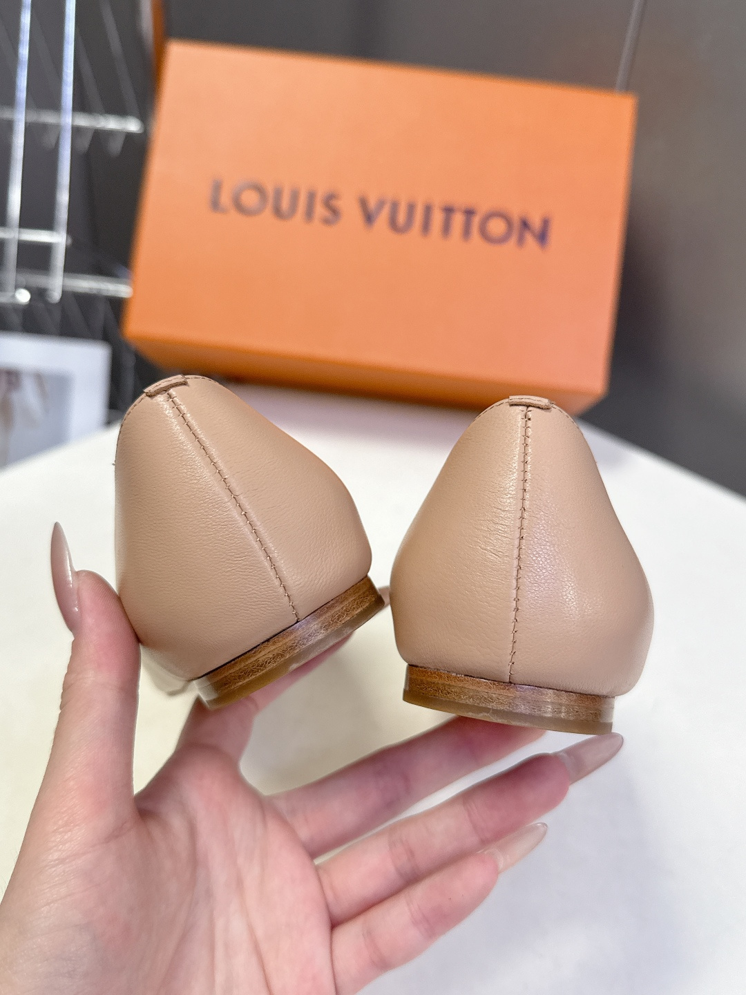 Louis Vuitton 路易威登春夏最新款时装鞋 春夏秀场出镜率最高的一款单品 超多名模上脚 简约大