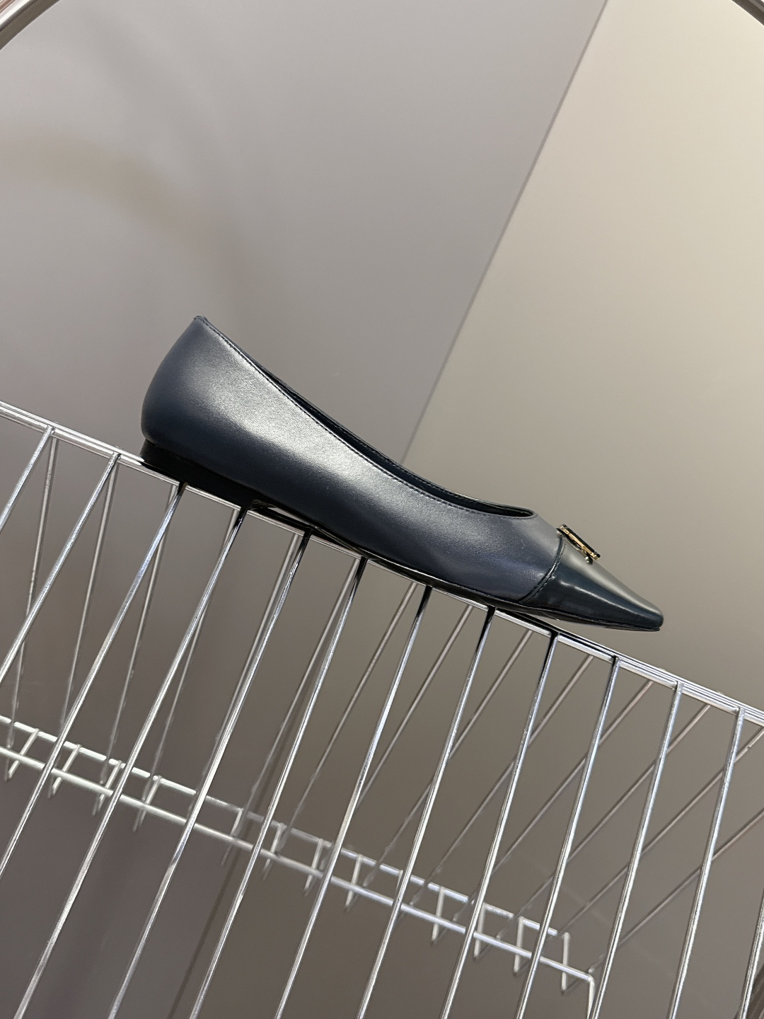 Louis Vuitton 路易威登春夏最新款时装鞋 春夏秀场出镜率最高的一款单品 超多名模上脚 简约大