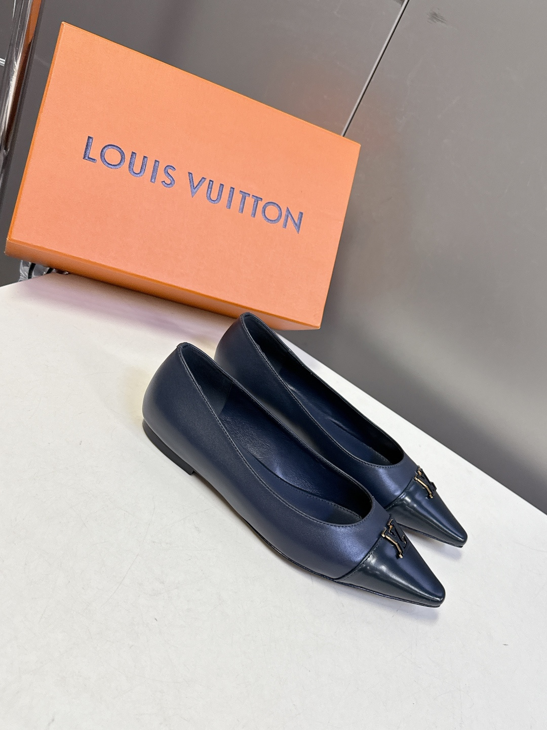 Louis Vuitton 路易威登春夏最新款时装鞋 春夏秀场出镜率最高的一款单品 超多名模上脚 简约大