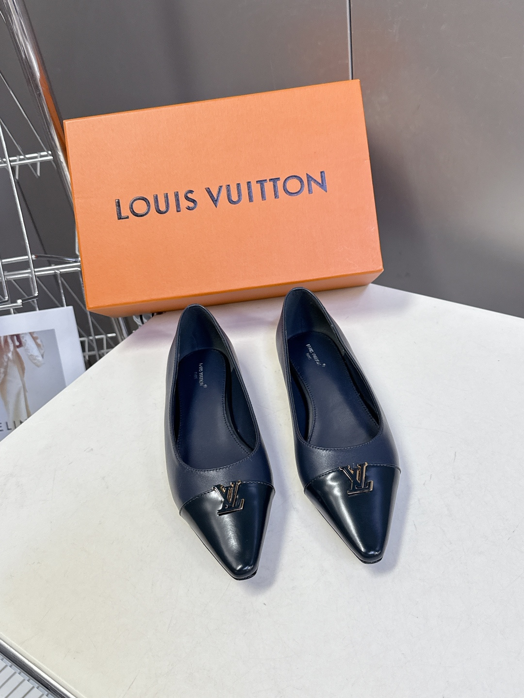 Louis Vuitton 路易威登春夏最新款时装鞋 春夏秀场出镜率最高的一款单品 超多名模上脚 简约大