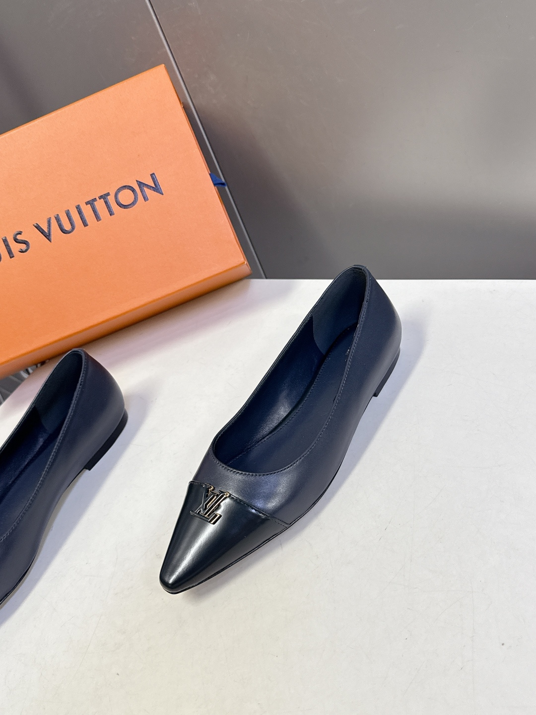 Louis Vuitton 路易威登春夏最新款时装鞋 春夏秀场出镜率最高的一款单品 超多名模上脚 简约大