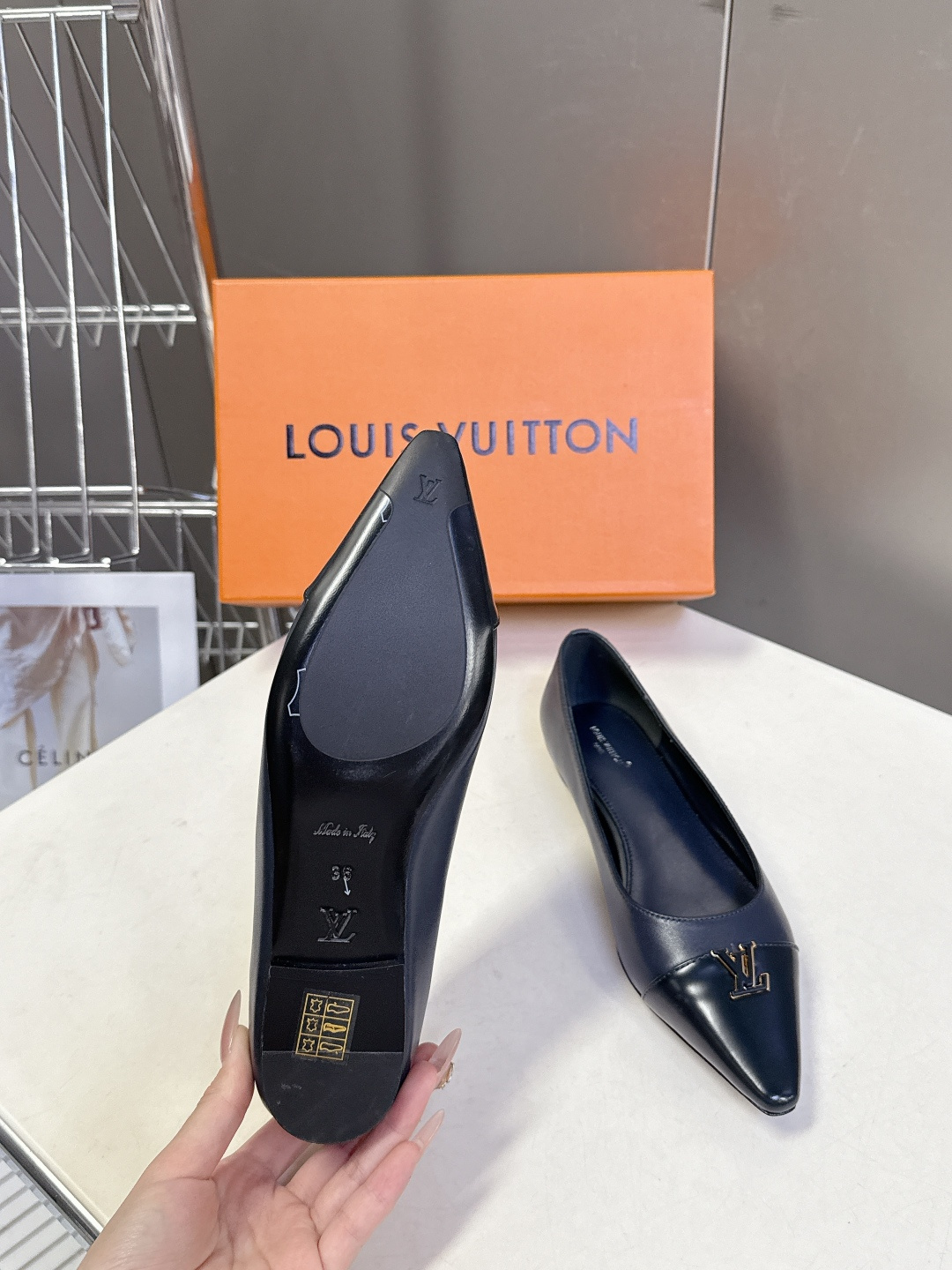 Louis Vuitton 路易威登春夏最新款时装鞋 春夏秀场出镜率最高的一款单品 超多名模上脚 简约大