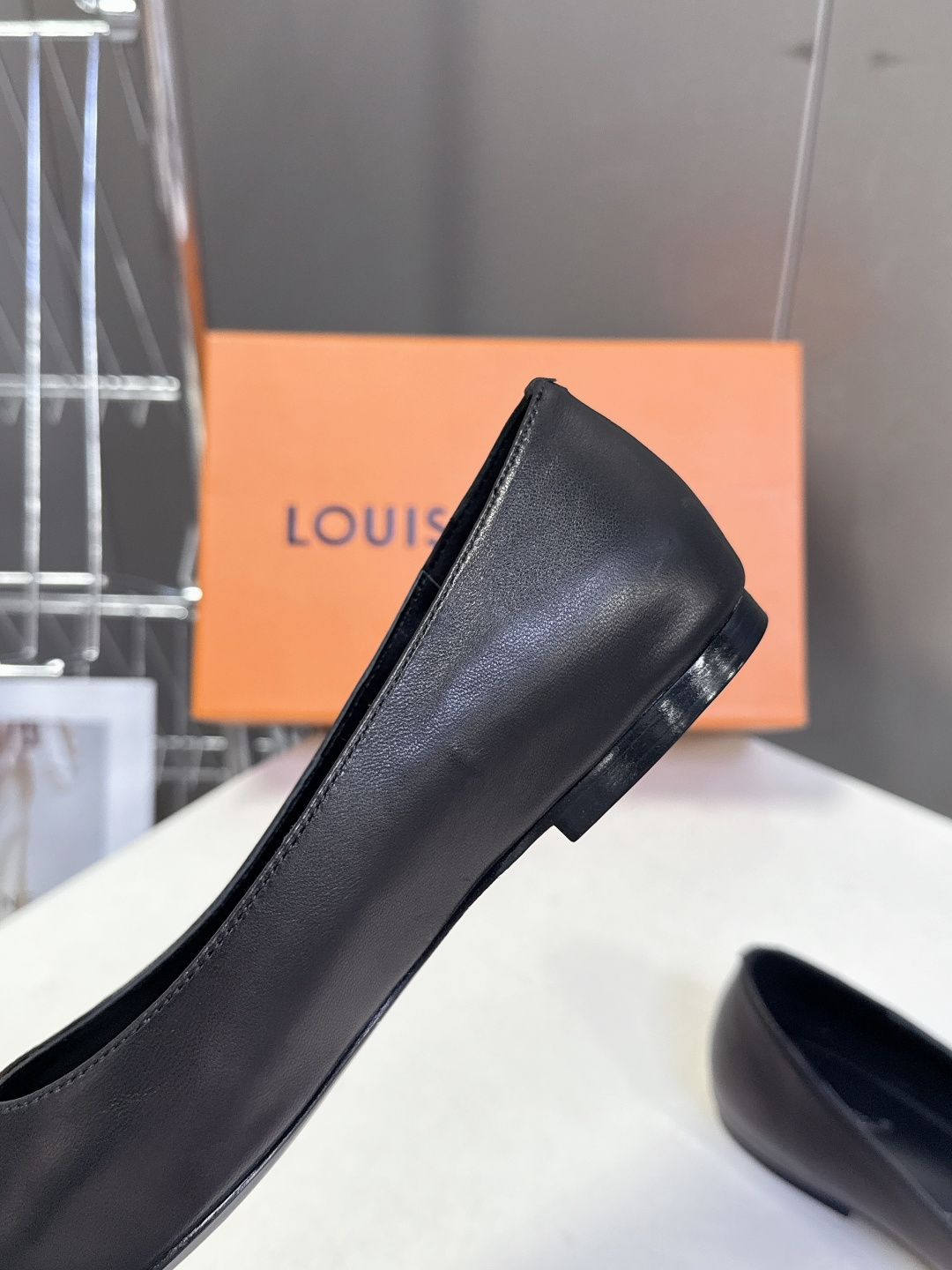 Louis Vuitton 路易威登春夏最新款时装鞋 春夏秀场出镜率最高的一款单品 超多名模上脚 简约大