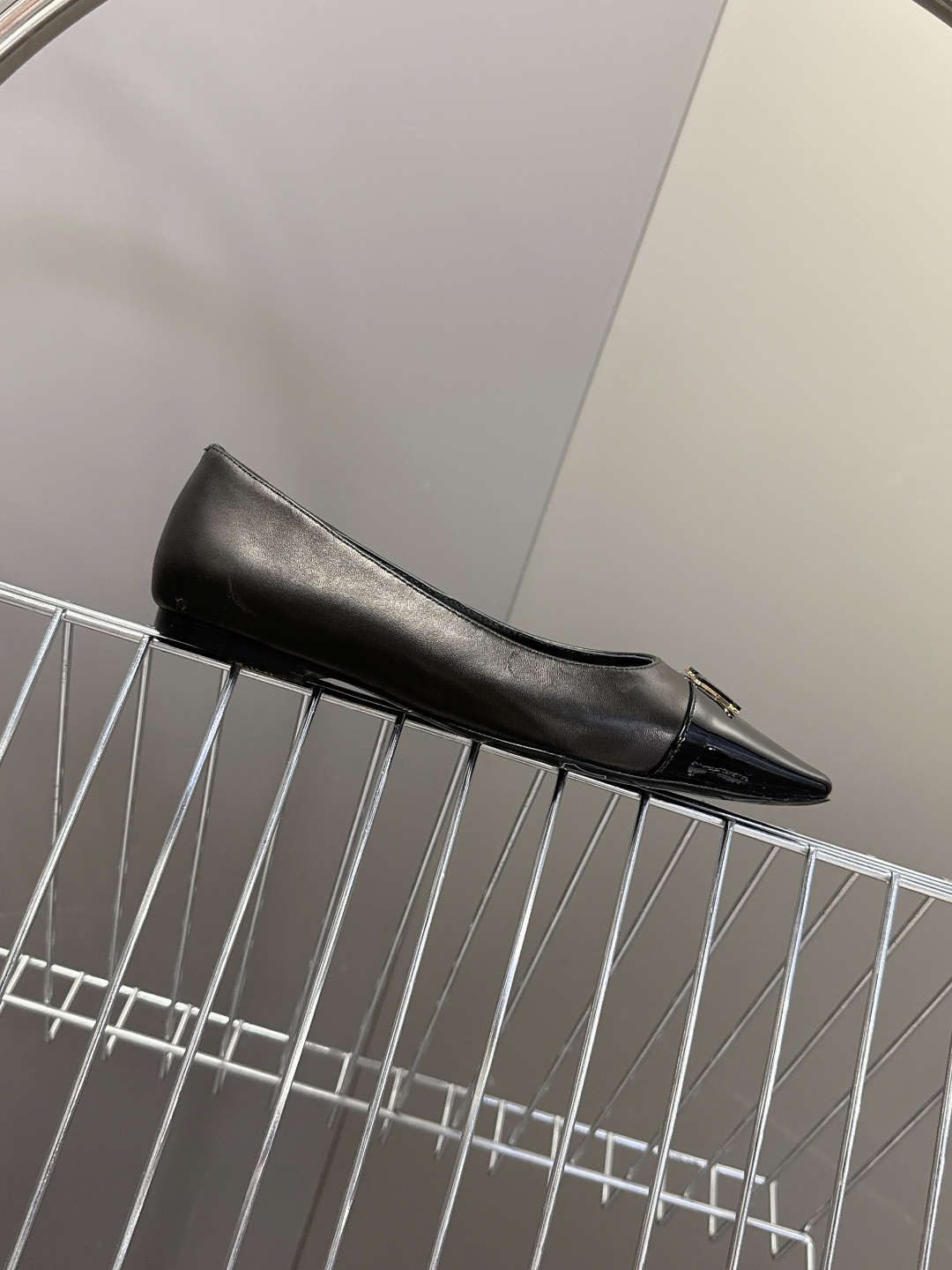 Louis Vuitton 路易威登春夏最新款时装鞋 春夏秀场出镜率最高的一款单品 超多名模上脚 简约大