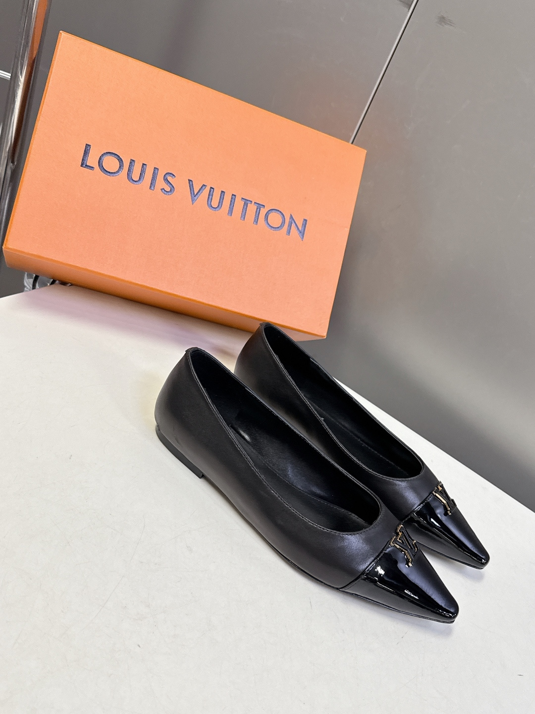 Louis Vuitton 路易威登春夏最新款时装鞋 春夏秀场出镜率最高的一款单品 超多名模上脚 简约大