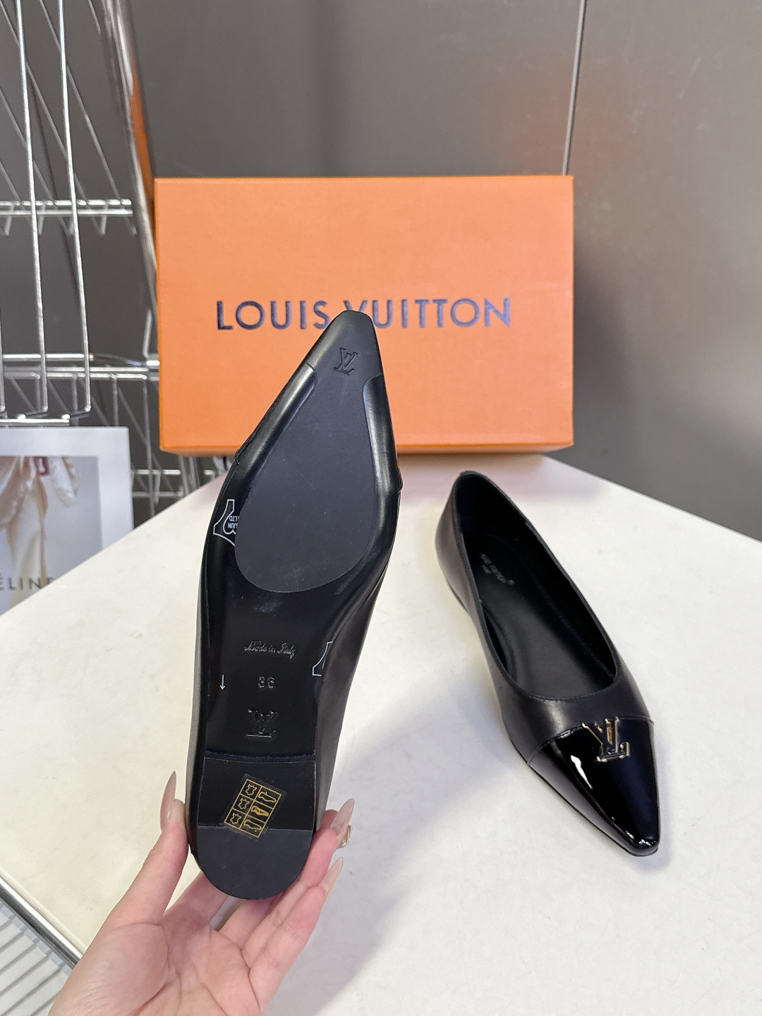 Louis Vuitton 路易威登春夏最新款时装鞋 春夏秀场出镜率最高的一款单品 超多名模上脚 简约大