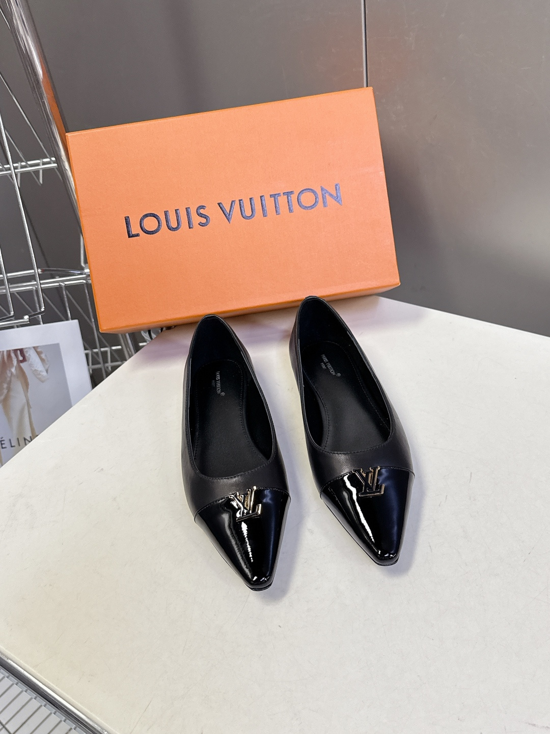 Louis Vuitton 路易威登春夏最新款时装鞋 春夏秀场出镜率最高的一款单品 超多名模上脚 简约大