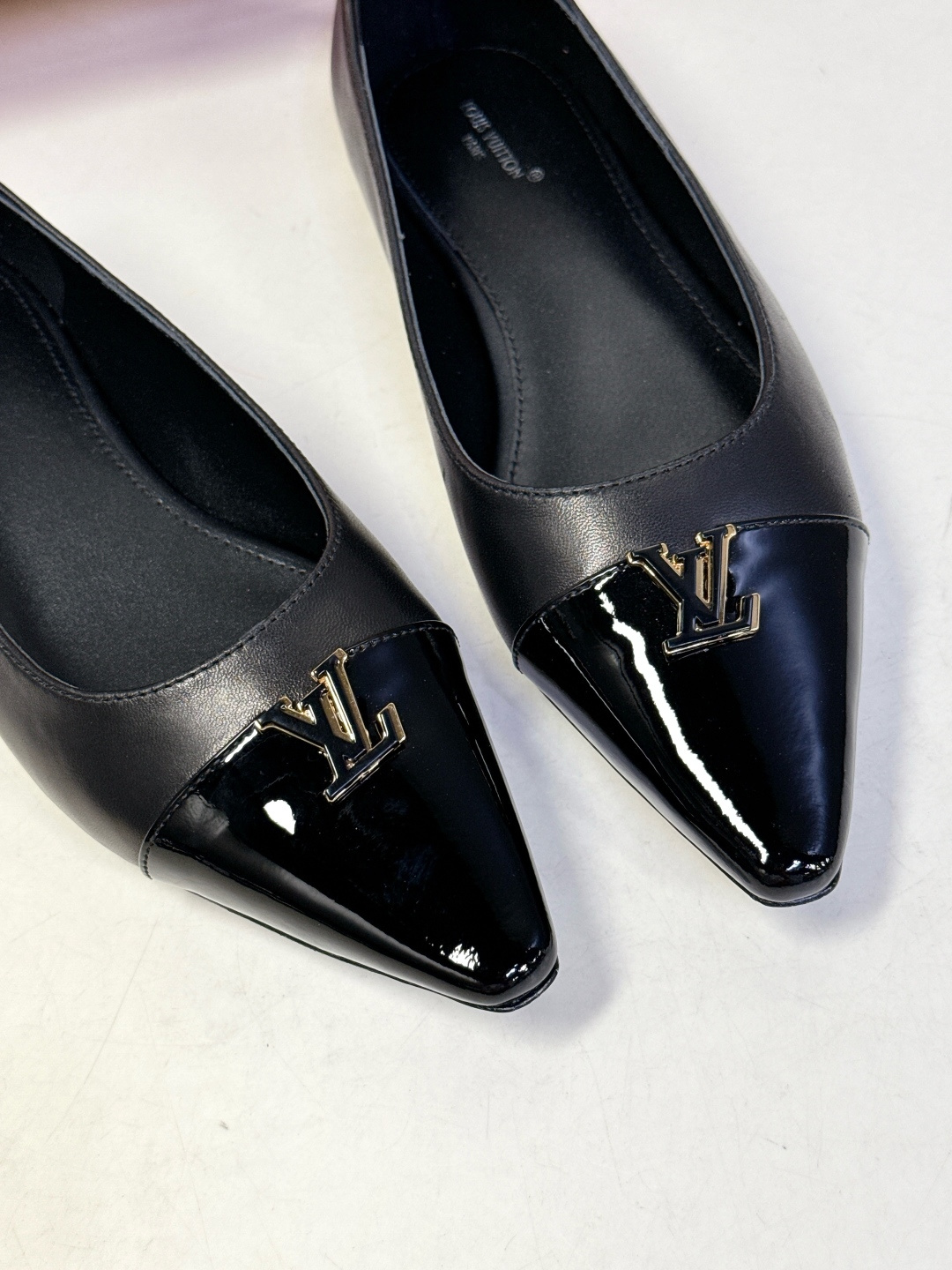 Louis Vuitton 路易威登春夏最新款时装鞋 春夏秀场出镜率最高的一款单品 超多名模上脚 简约大