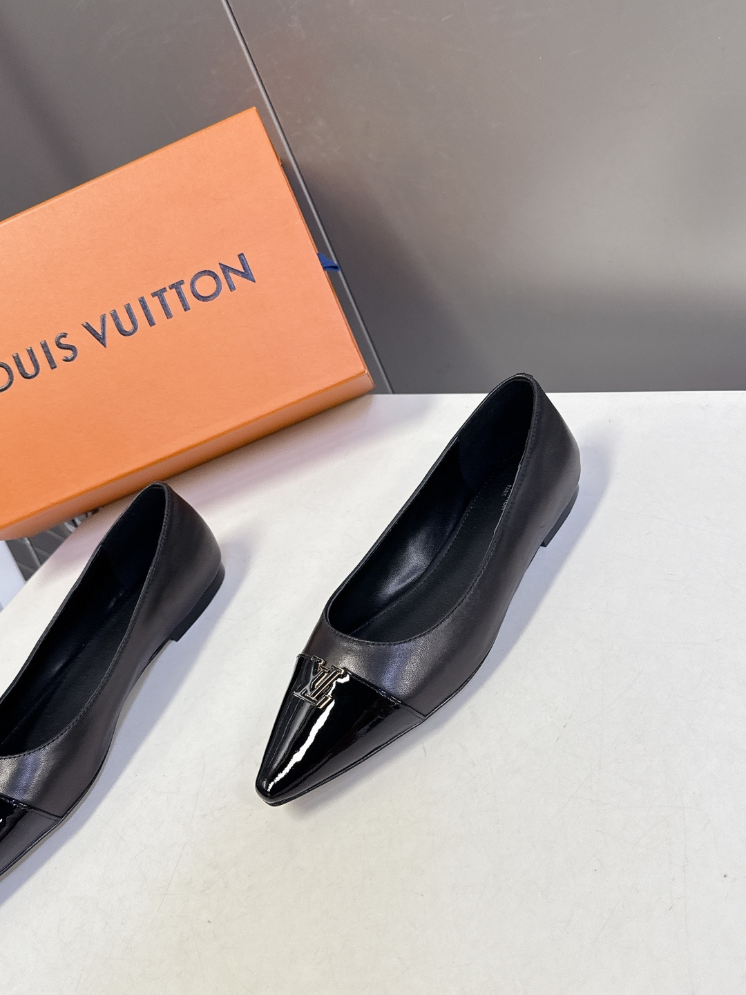 Louis Vuitton 路易威登春夏最新款时装鞋 春夏秀场出镜率最高的一款单品 超多名模上脚 简约大