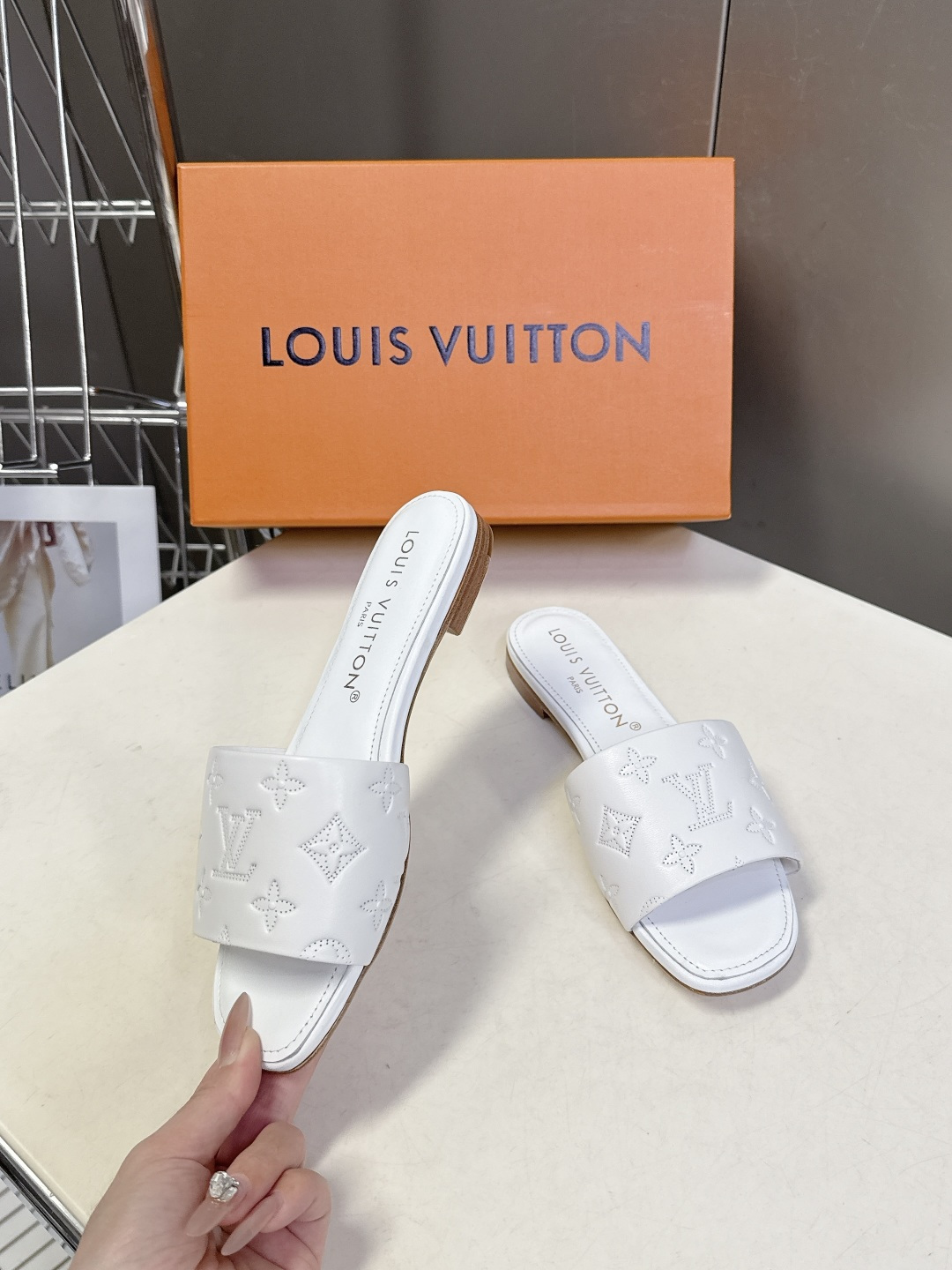 Louis Vuitton 路易威登春夏最新款时装鞋 春夏秀场出镜率最高的一款单品 超多名模上脚 简约大